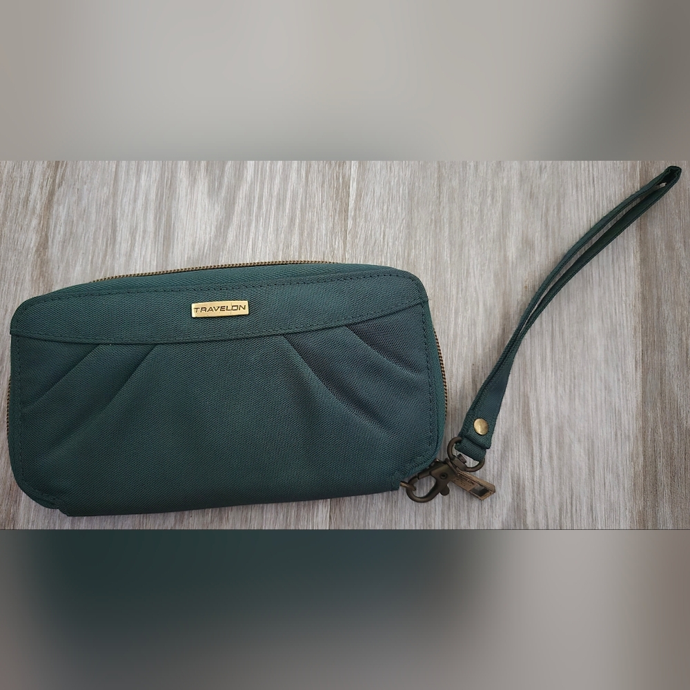 Travelon Wallet w/Wristlet